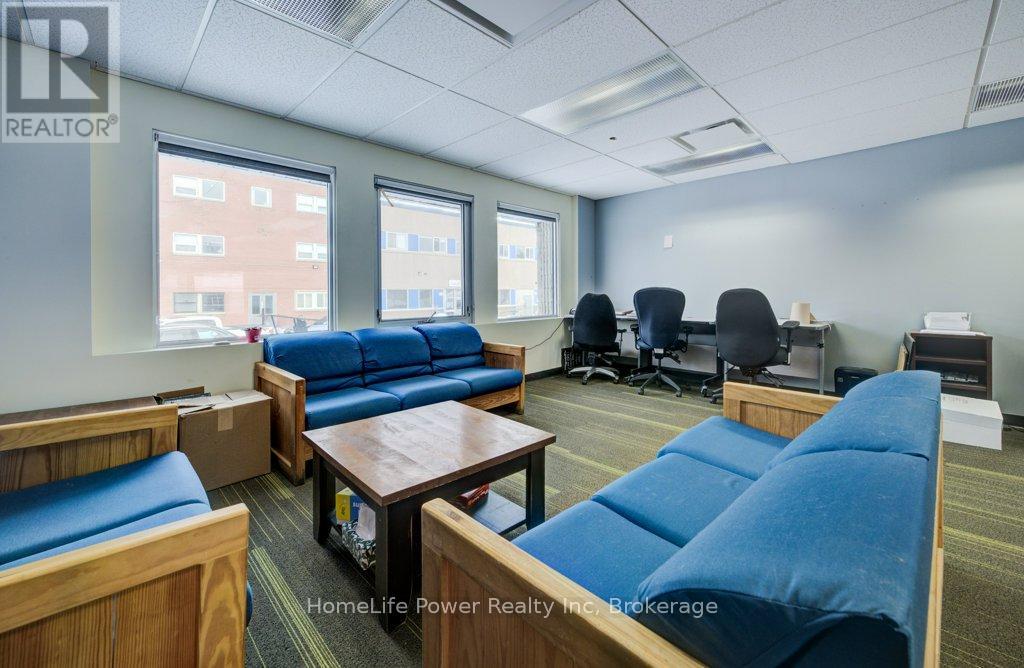 354 Charles Street E Property Photo 20
