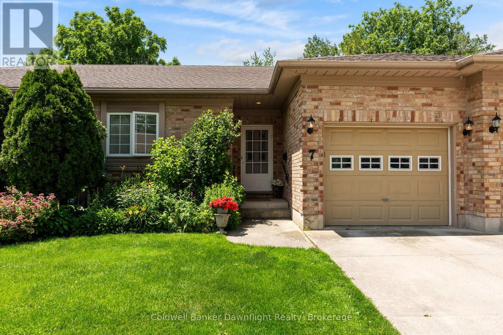 7 Brookside Place Property Photo 1