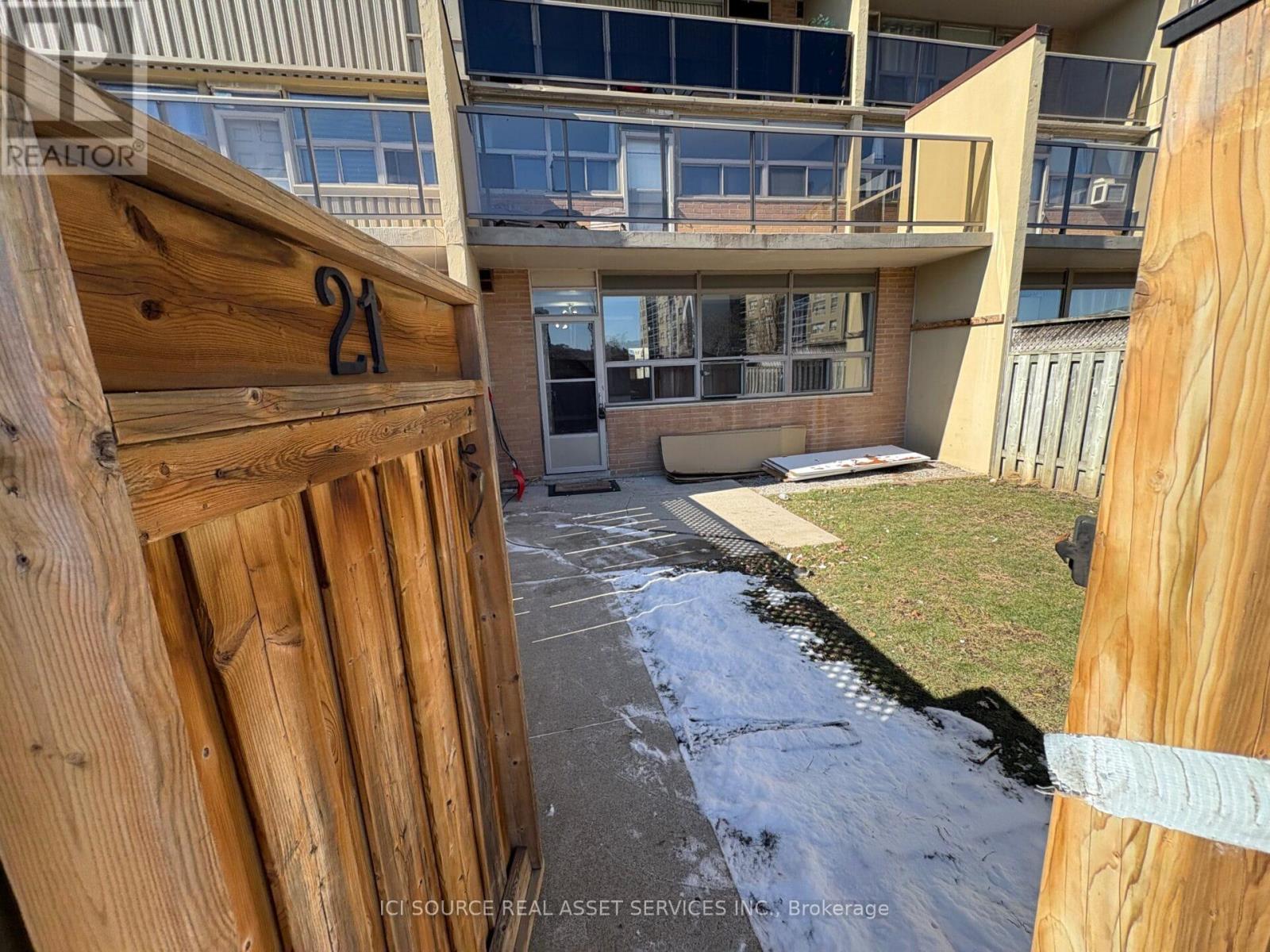 21 - 15 Nicklaus Drive Property Photo 1