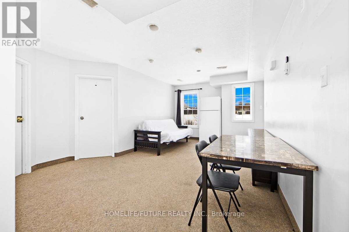 4 Units W/20 Rms - 327 Spruce Street Property Photo 6