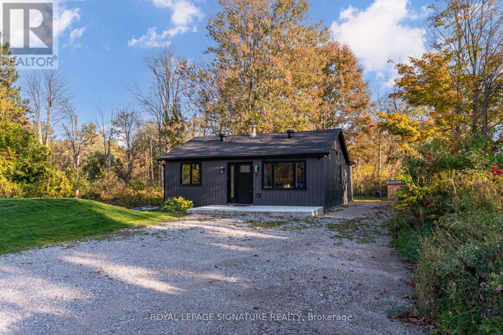 8 MOUNTSBERG ROAD Property Photo 1