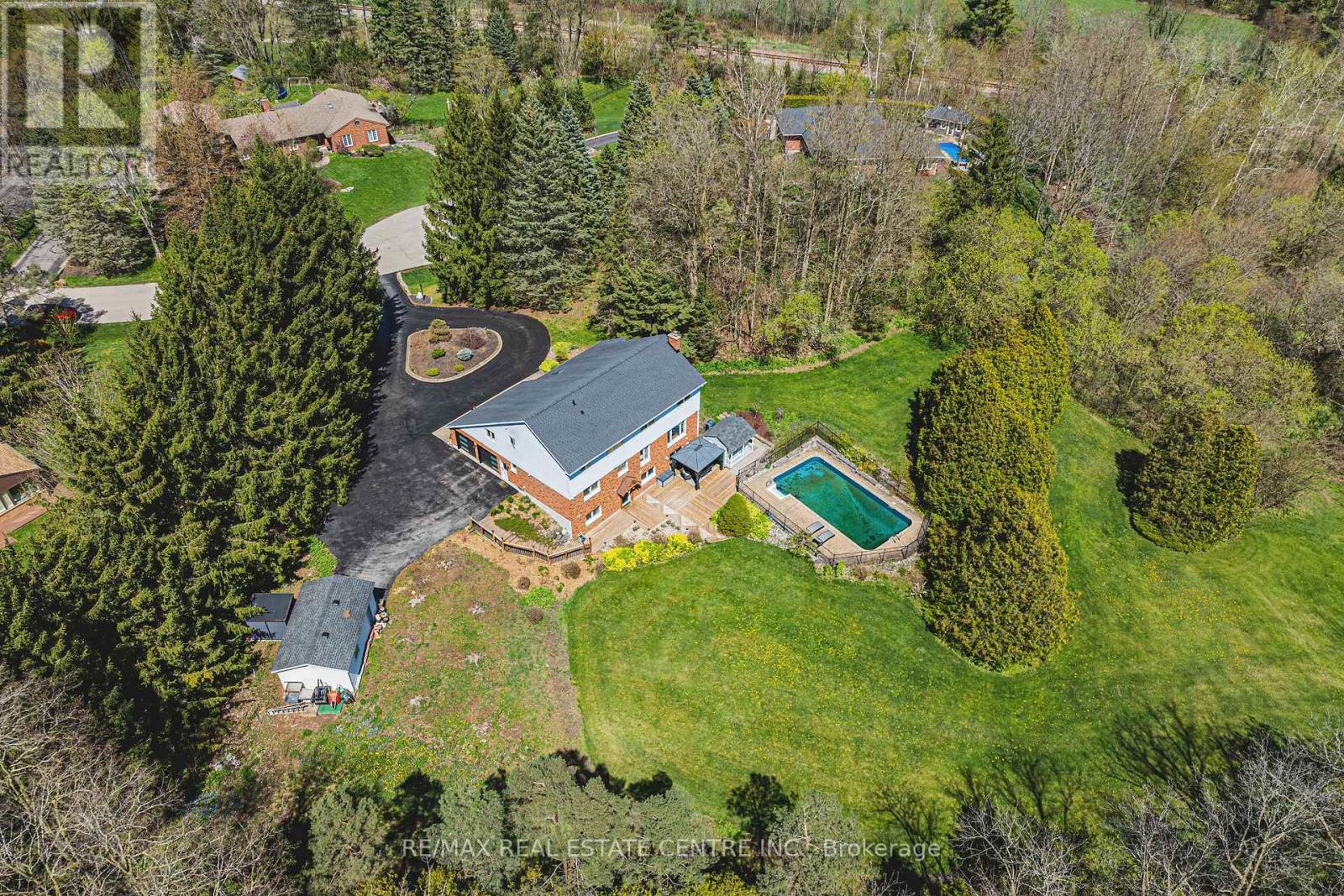 6 Iris Court Property Photo 1