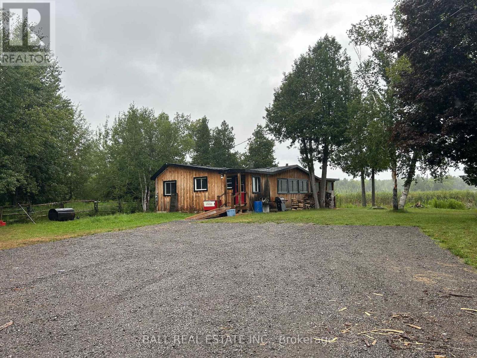 732 13th Line W Property Photo 1