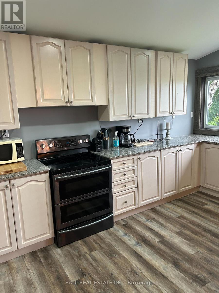 732 13th Line W Property Photo 2