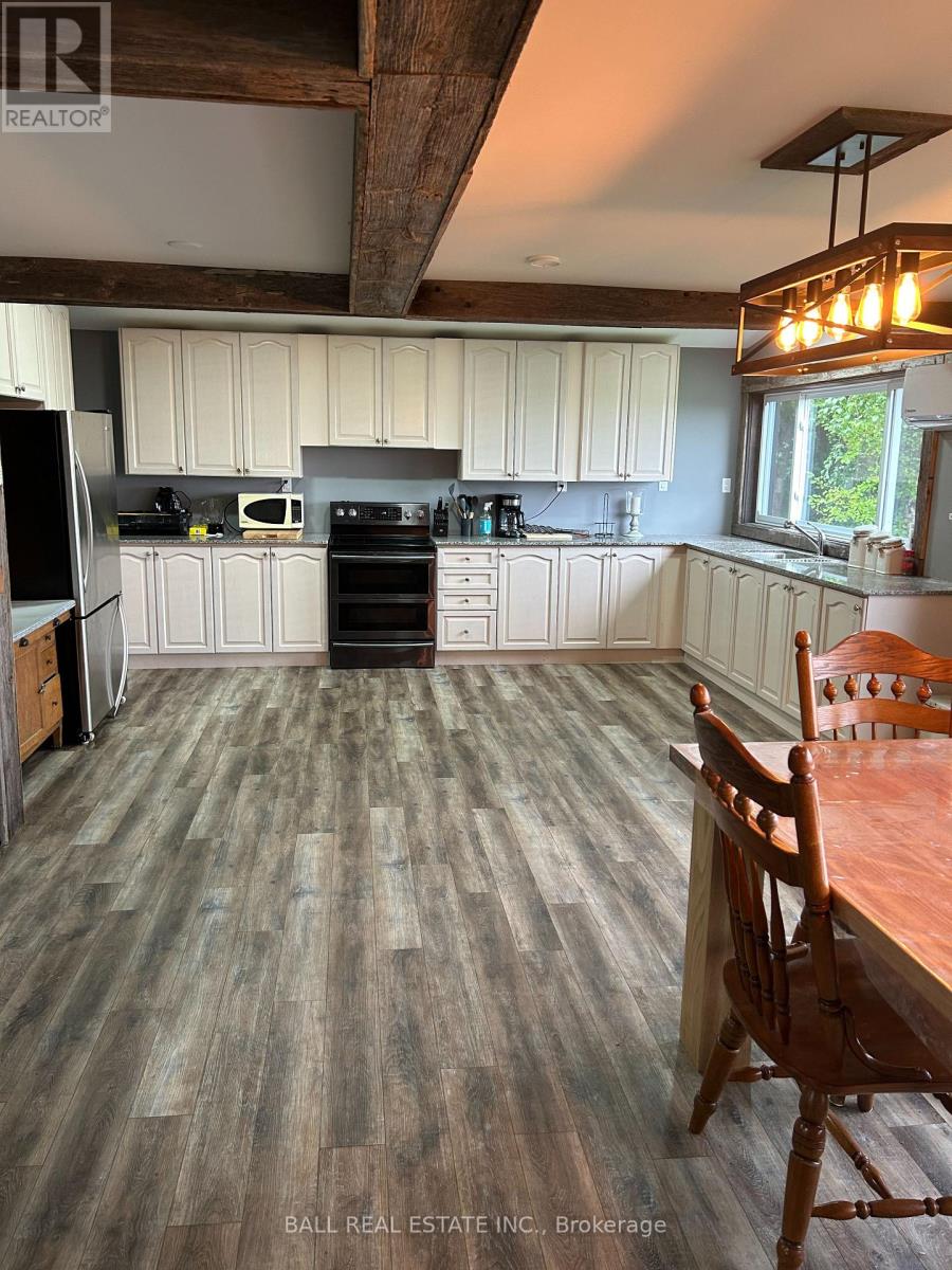 732 13th Line W Property Photo 4