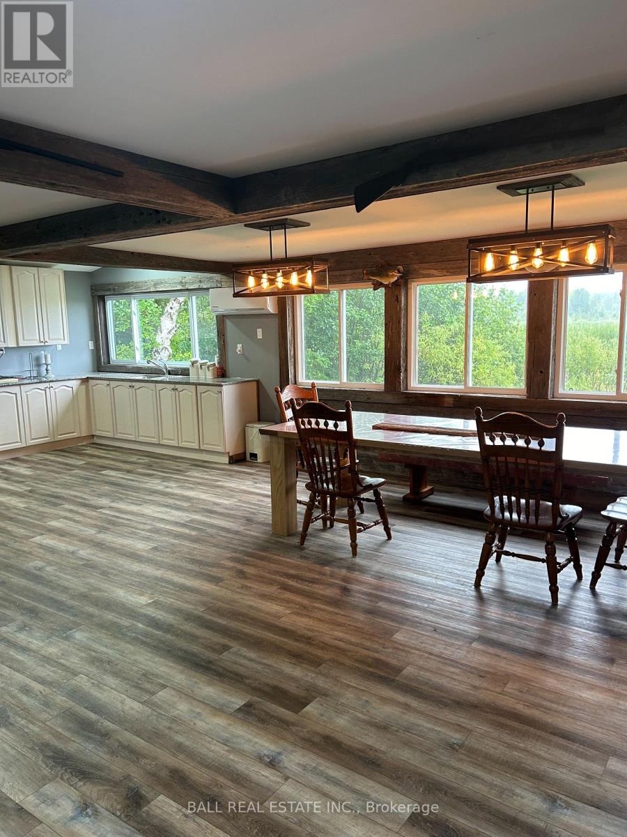 732 13th Line W Property Photo 8