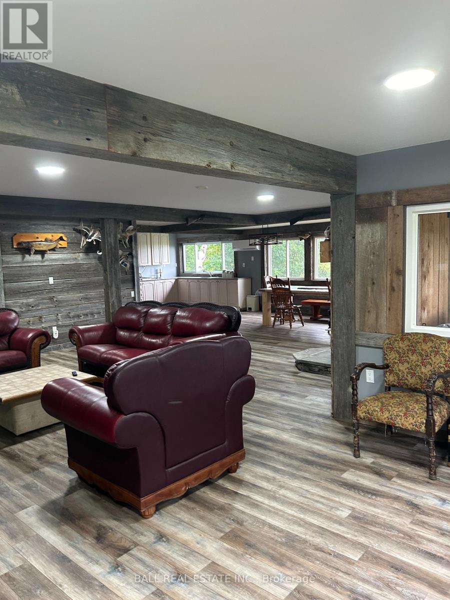 732 13th Line W Property Photo 11