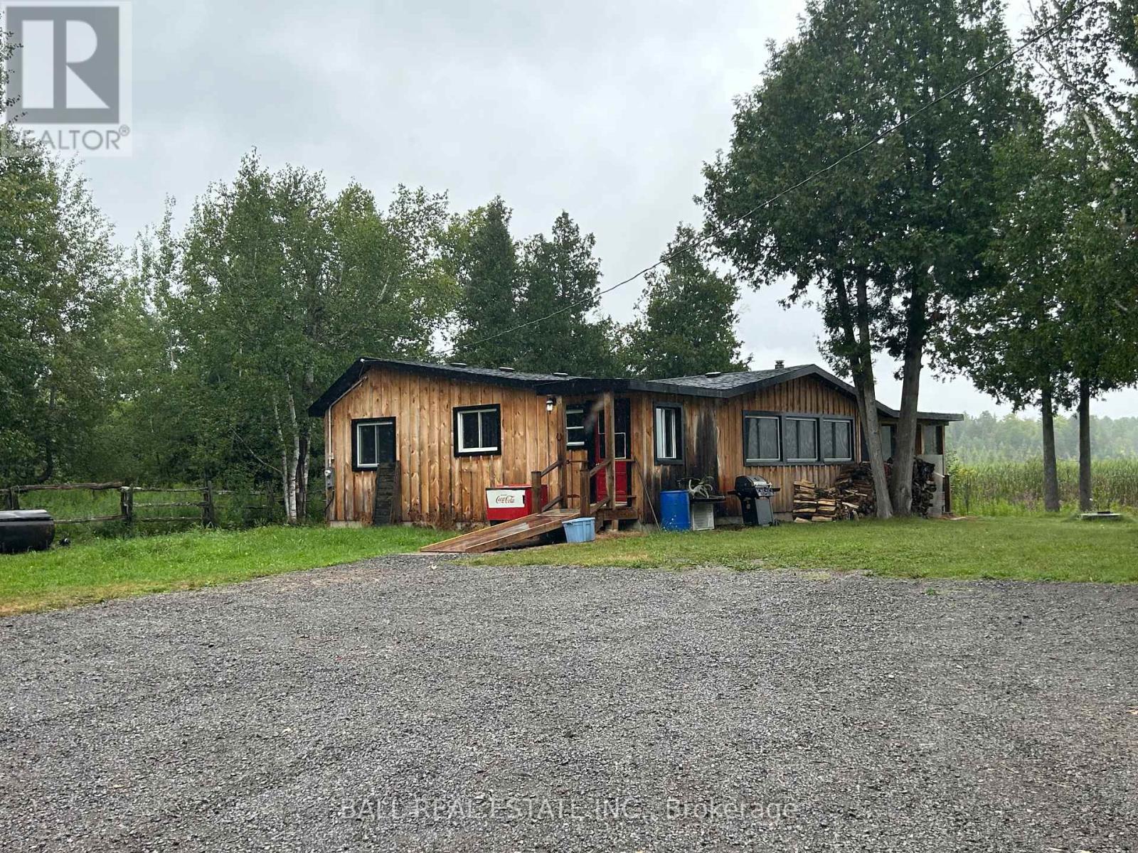 732 13th Line W Property Photo 26