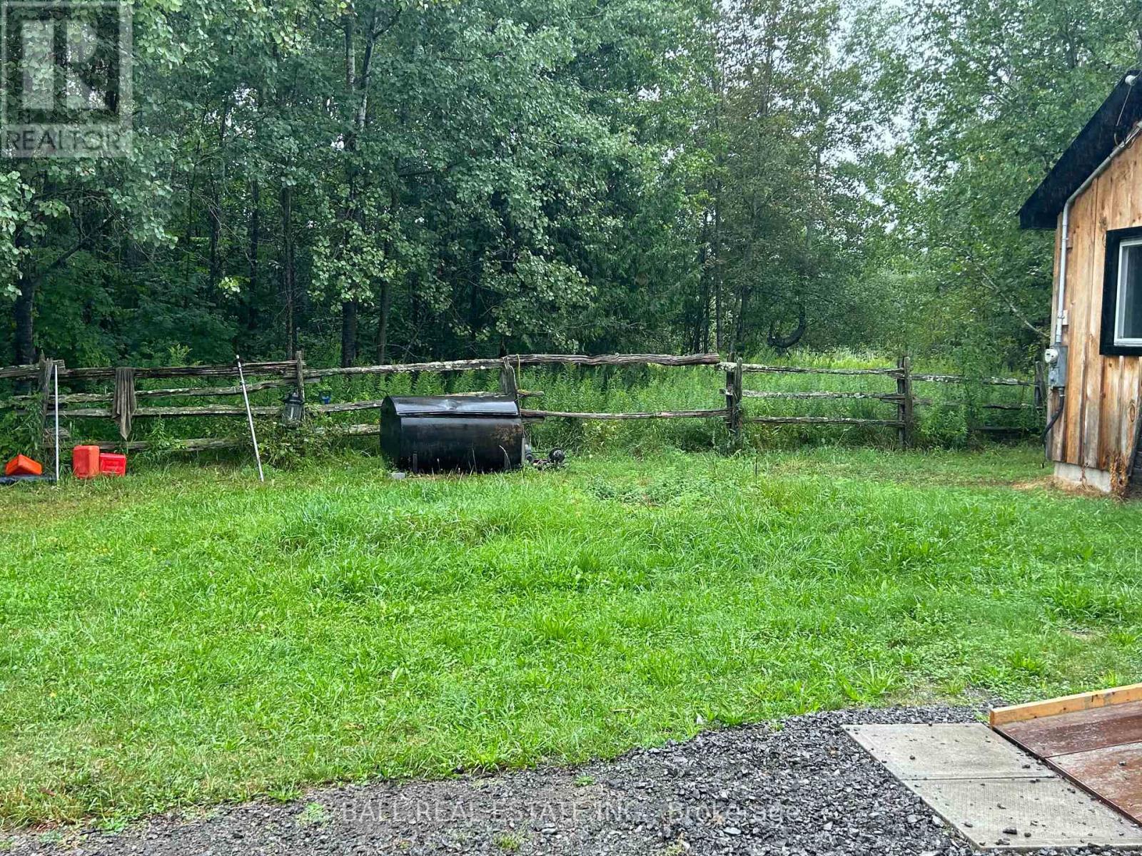 732 13th Line W Property Photo 28