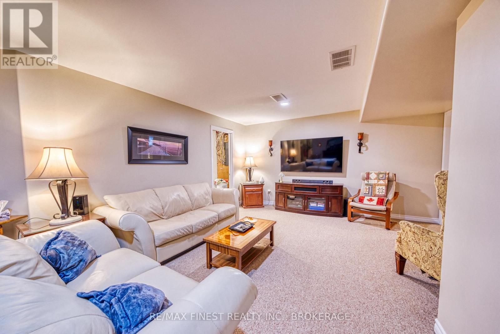 108 Grayrock Crescent Property Photo 25