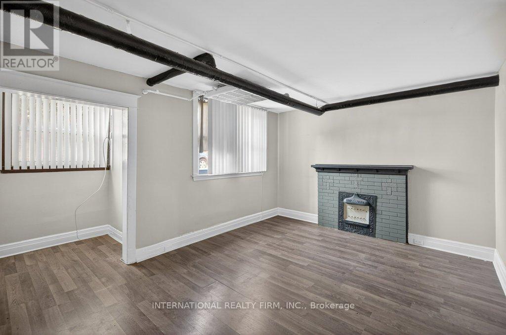 2 - 109 BALSAM AVENUE S Property Photo 1
