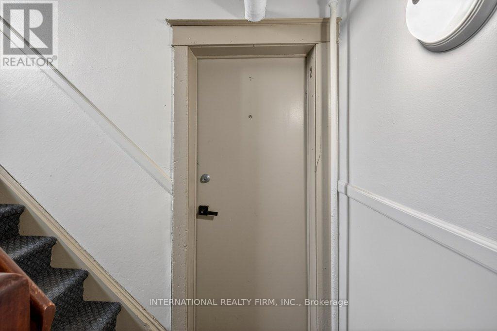 2 - 109 Balsam Avenue S Property Photo 5