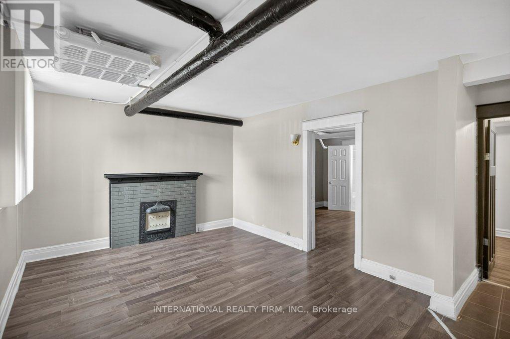 2 - 109 Balsam Avenue S Property Photo 7