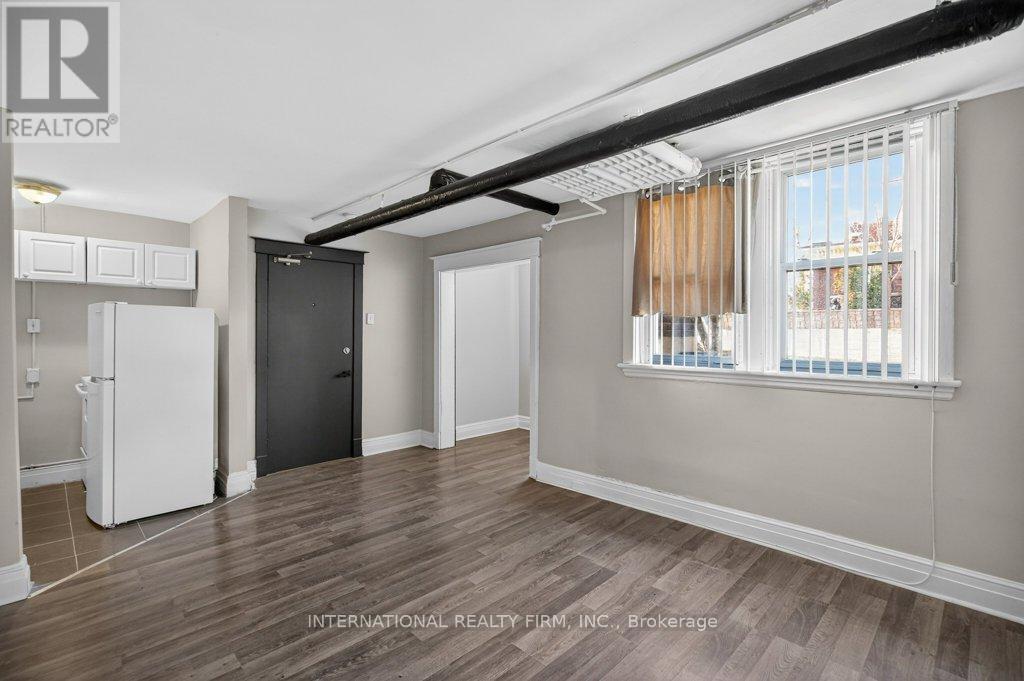 2 - 109 Balsam Avenue S Property Photo 8