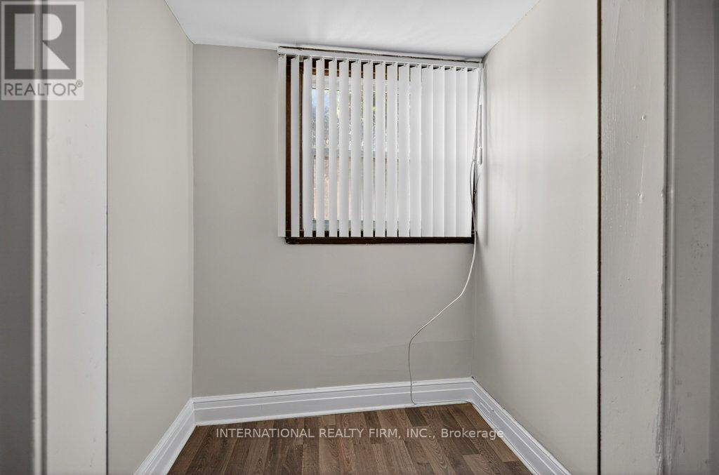 2 - 109 Balsam Avenue S Property Photo 9