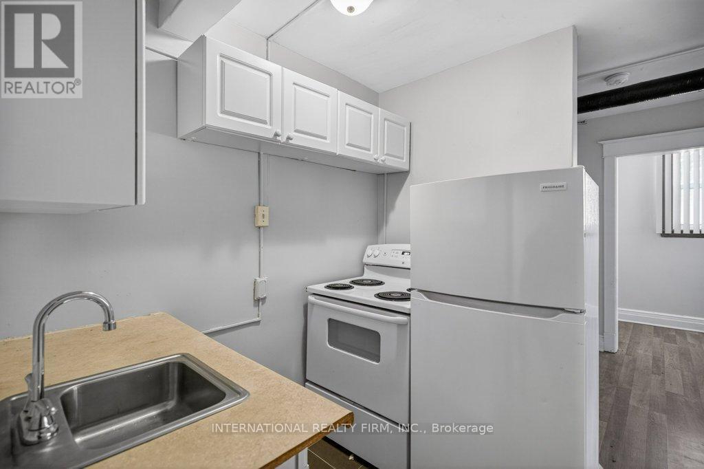 2 - 109 Balsam Avenue S Property Photo 11
