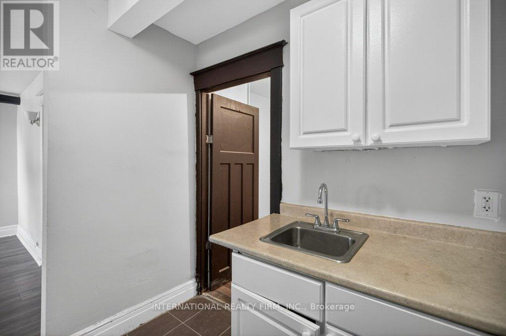 2 - 109 Balsam Avenue S Property Photo 12