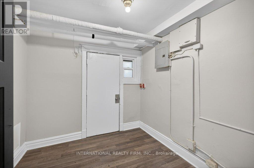 2 - 109 Balsam Avenue S Property Photo 13