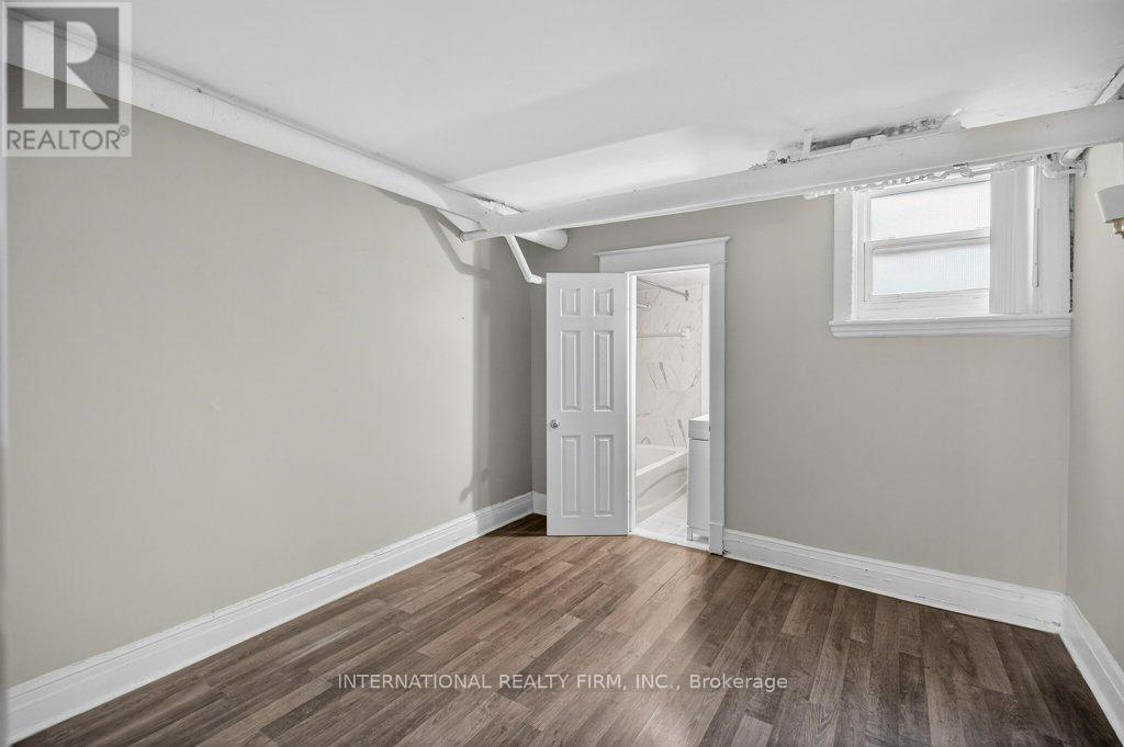 2 - 109 Balsam Avenue S Property Photo 15