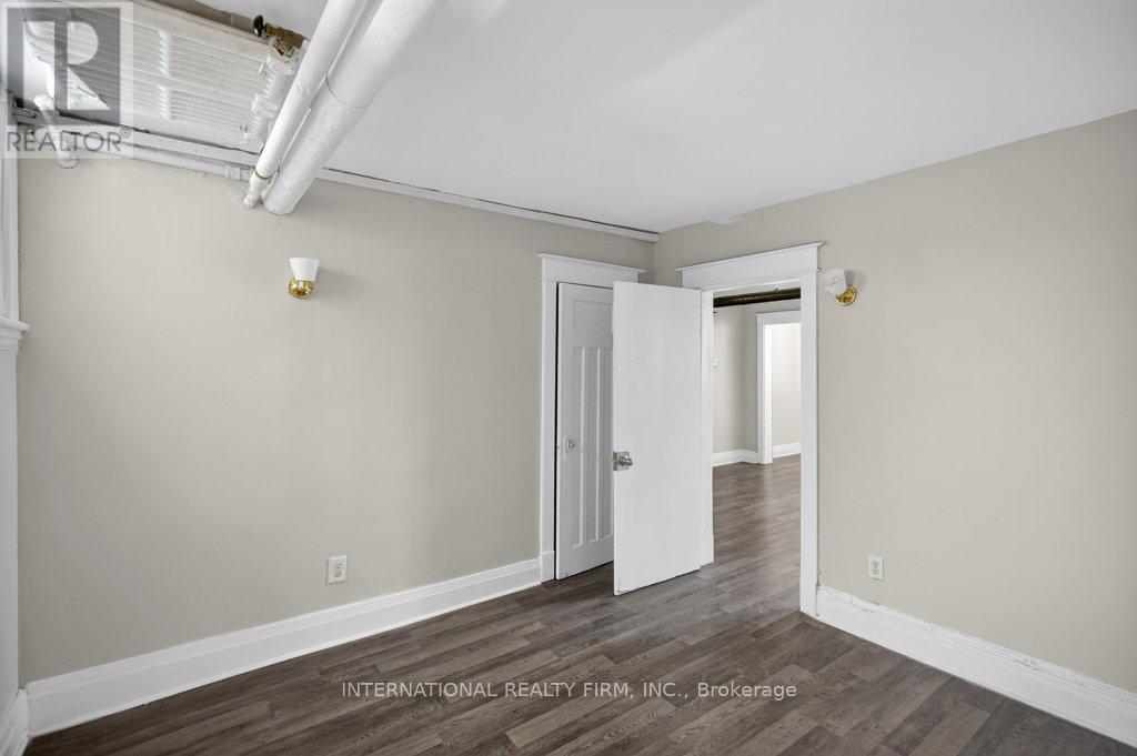 2 - 109 Balsam Avenue S Property Photo 16