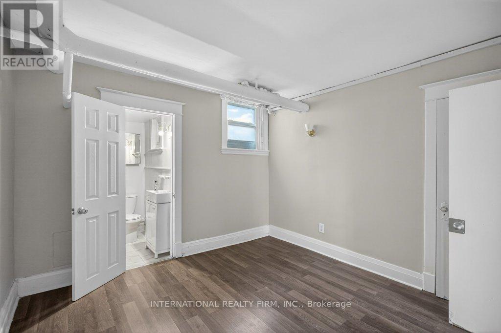 2 - 109 Balsam Avenue S Property Photo 17