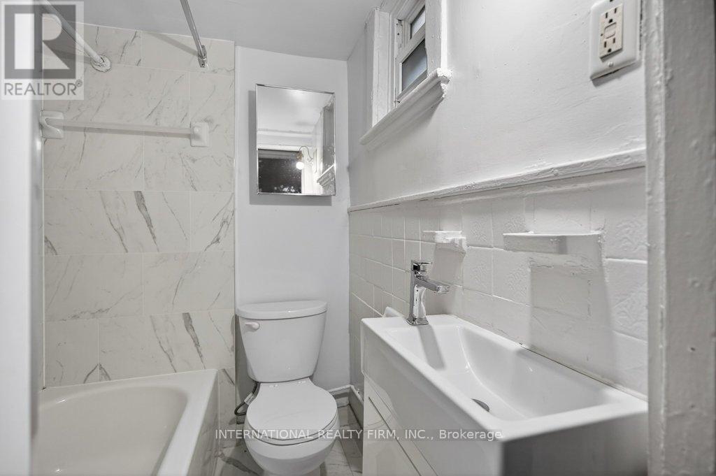 2 - 109 Balsam Avenue S Property Photo 18