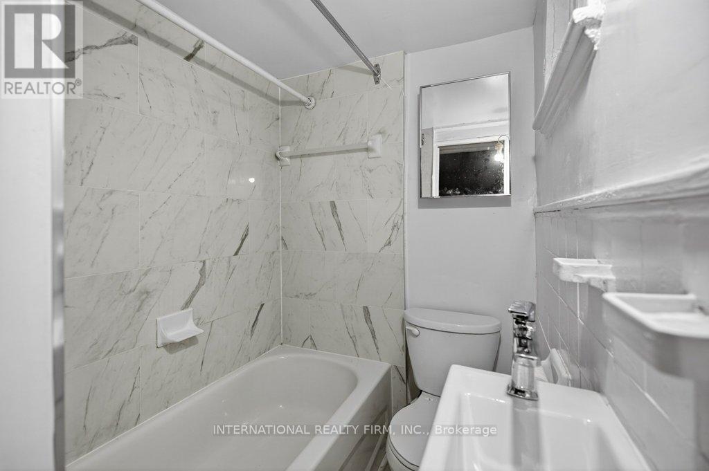 2 - 109 Balsam Avenue S Property Photo 19