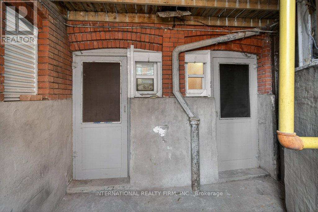 2 - 109 Balsam Avenue S Property Photo 20