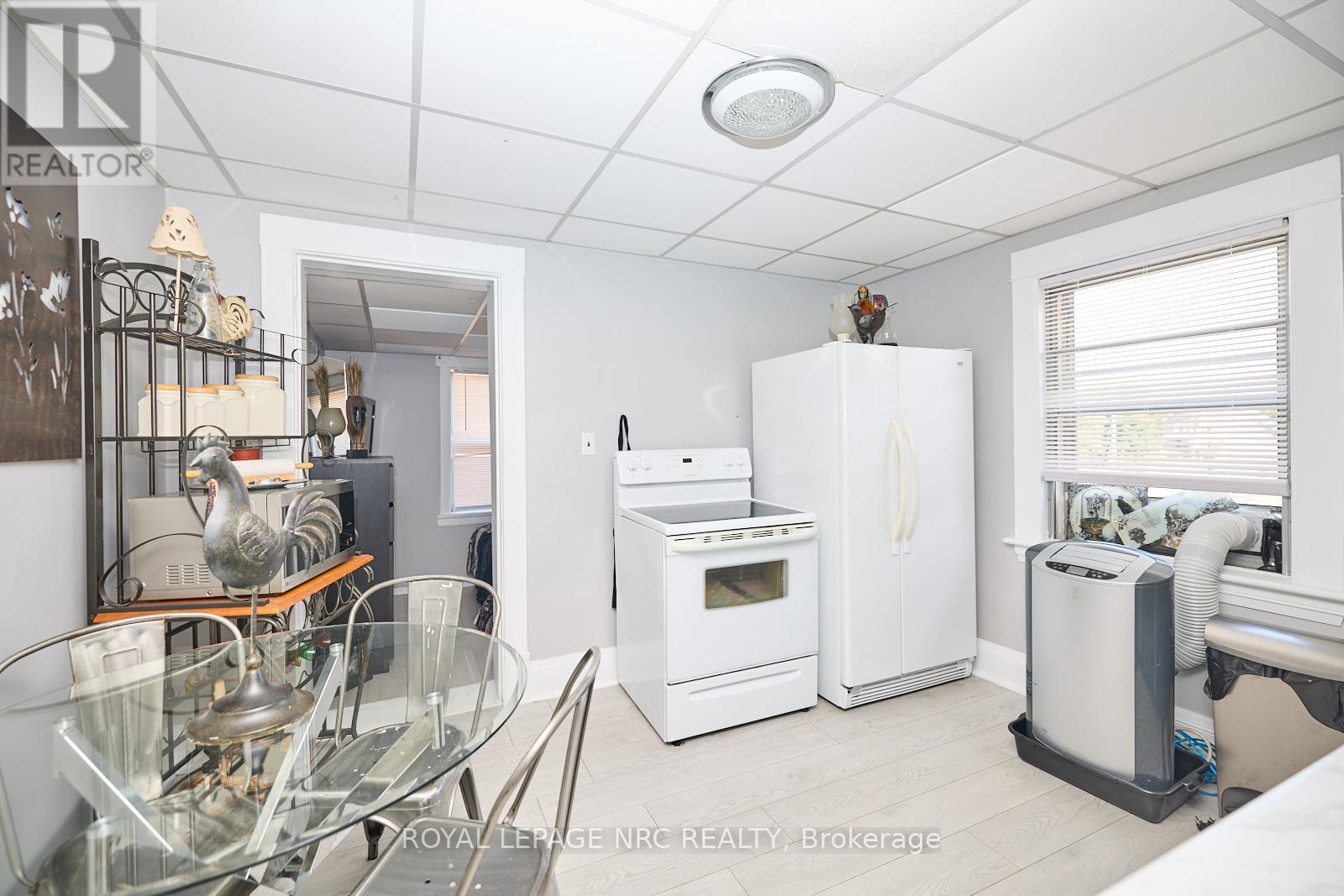 3758 Main Street Property Photo 11