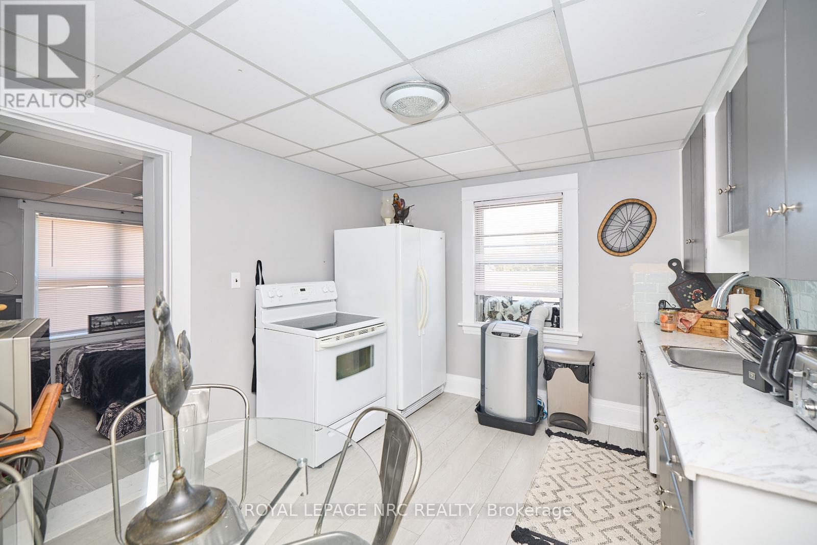 3758 Main Street Property Photo 12