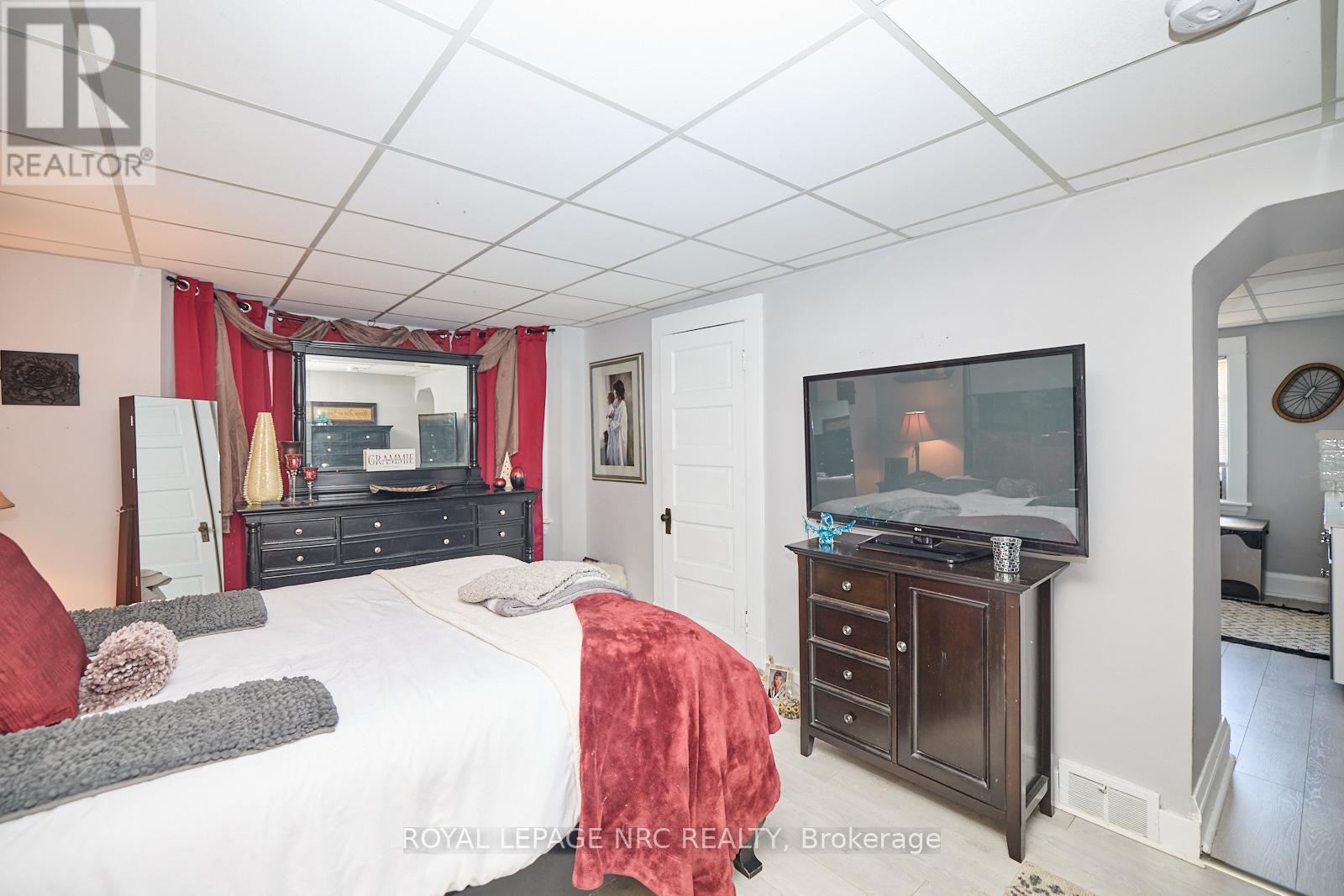3758 Main Street Property Photo 16