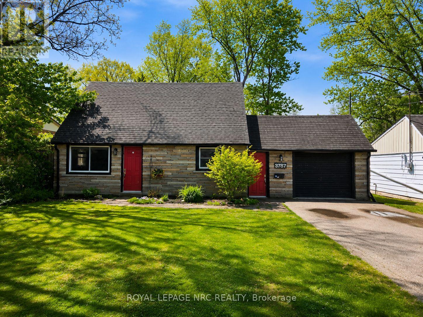 3767 Summit Avenue Property Photo 1