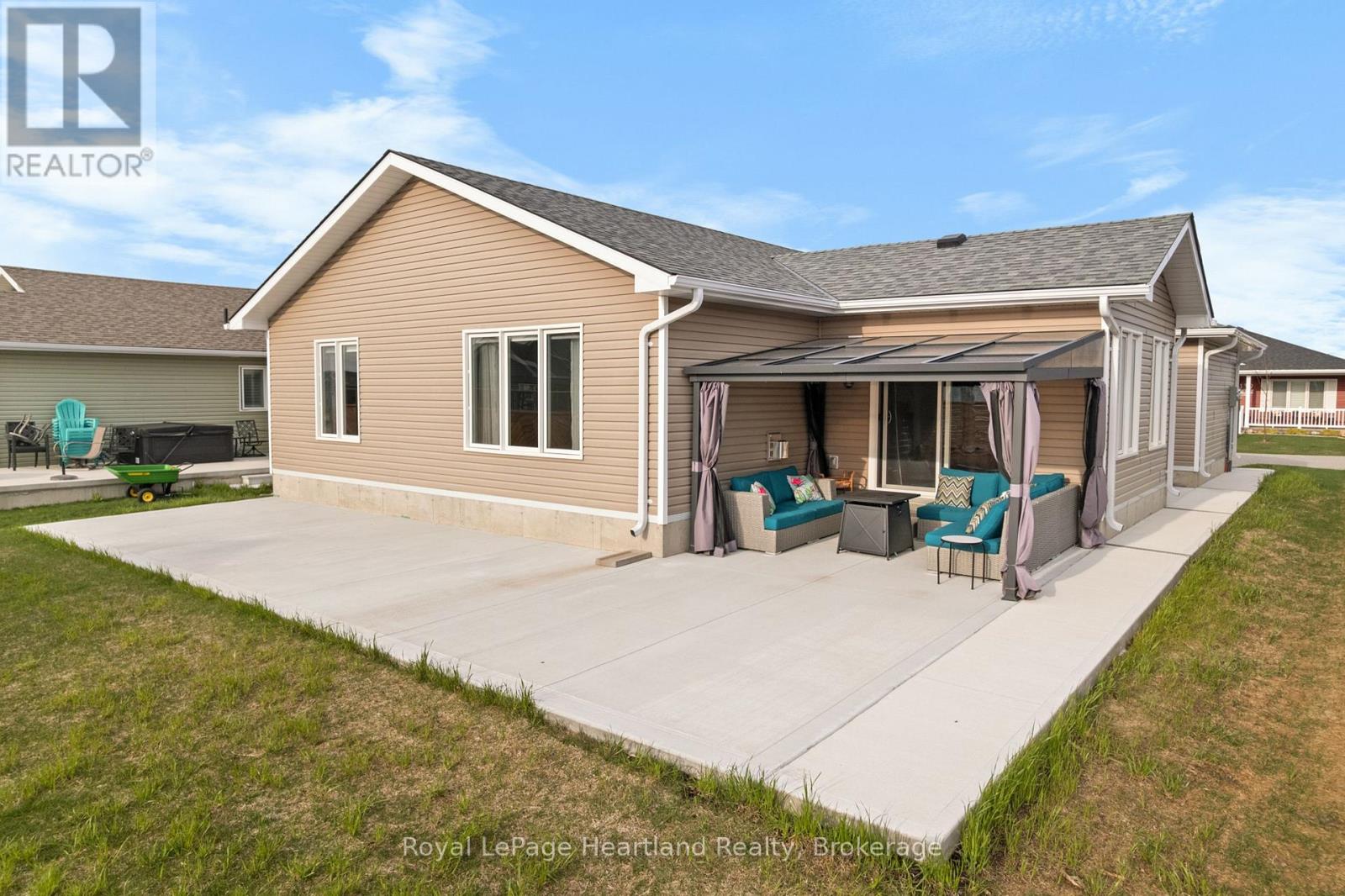 140 Lake Breeze Drive Property Photo 2