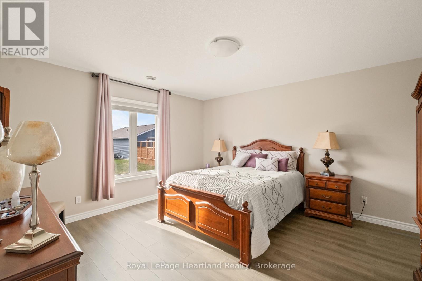 140 Lake Breeze Drive Property Photo 18