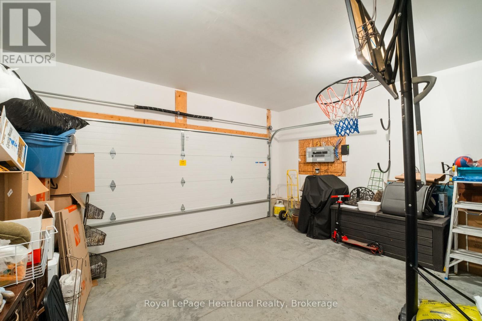 140 Lake Breeze Drive Property Photo 28