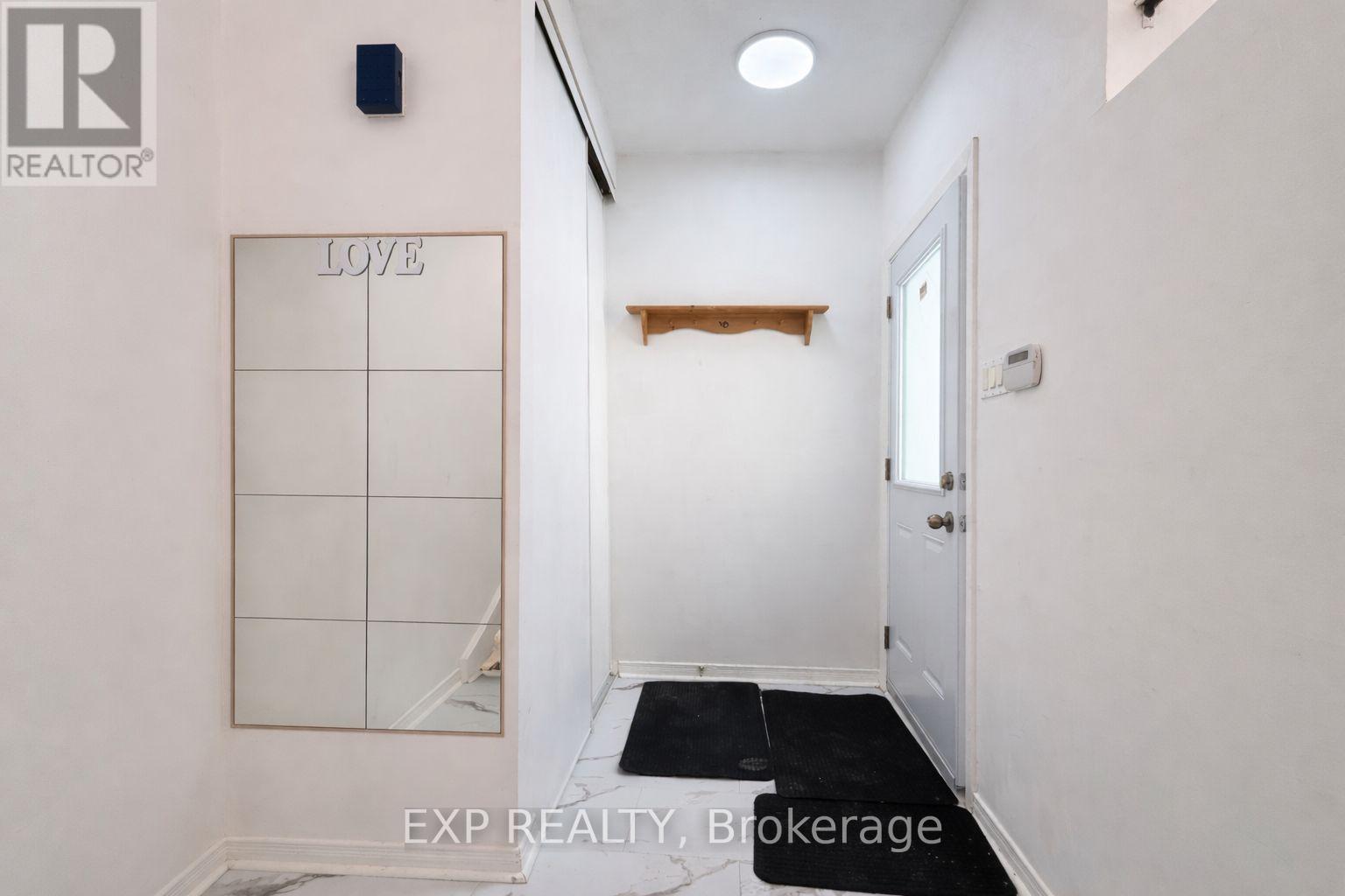11c Sonnet Crescent Property Photo 2