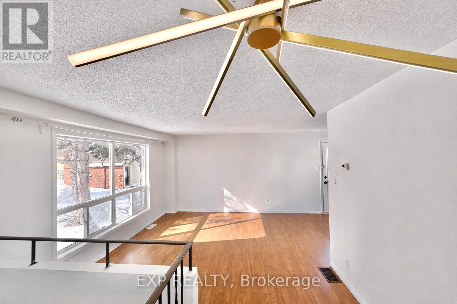 11c Sonnet Crescent Property Photo 4