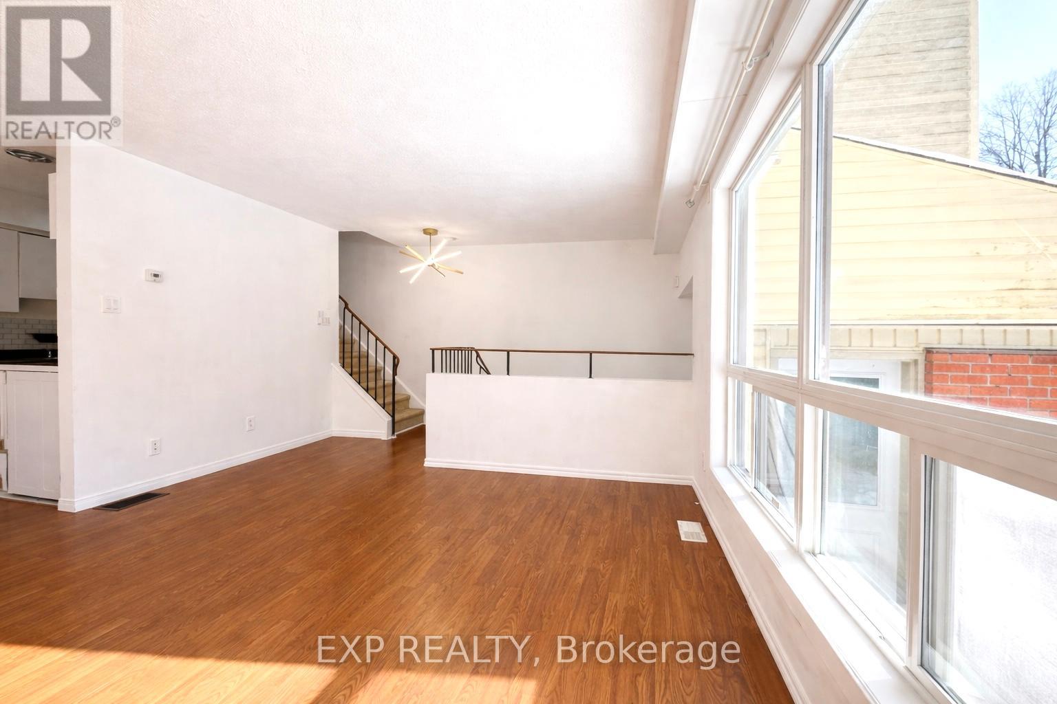 11c Sonnet Crescent Property Photo 6