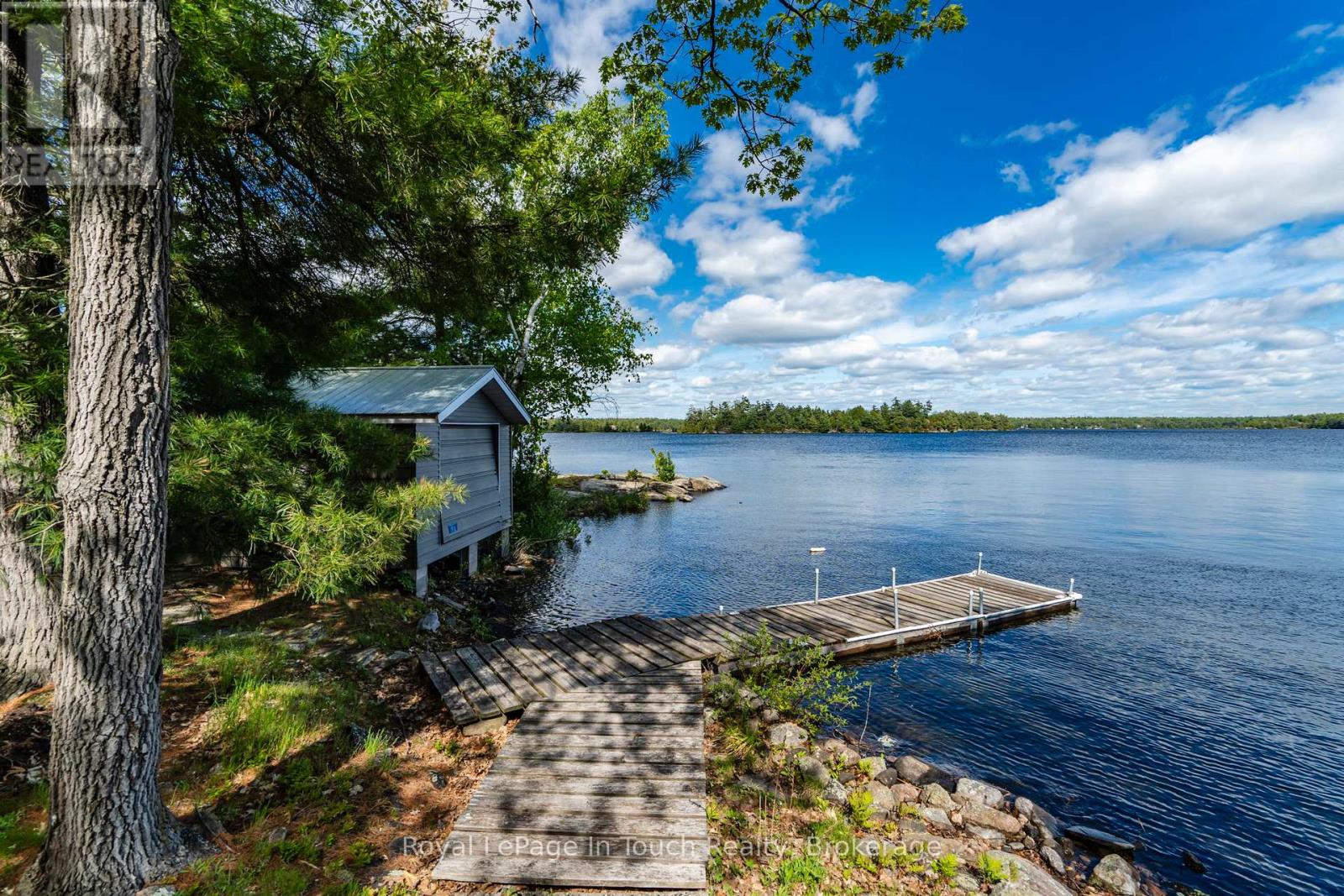 1916 Six Mile Lake Shore Island Photo de la propriété 1