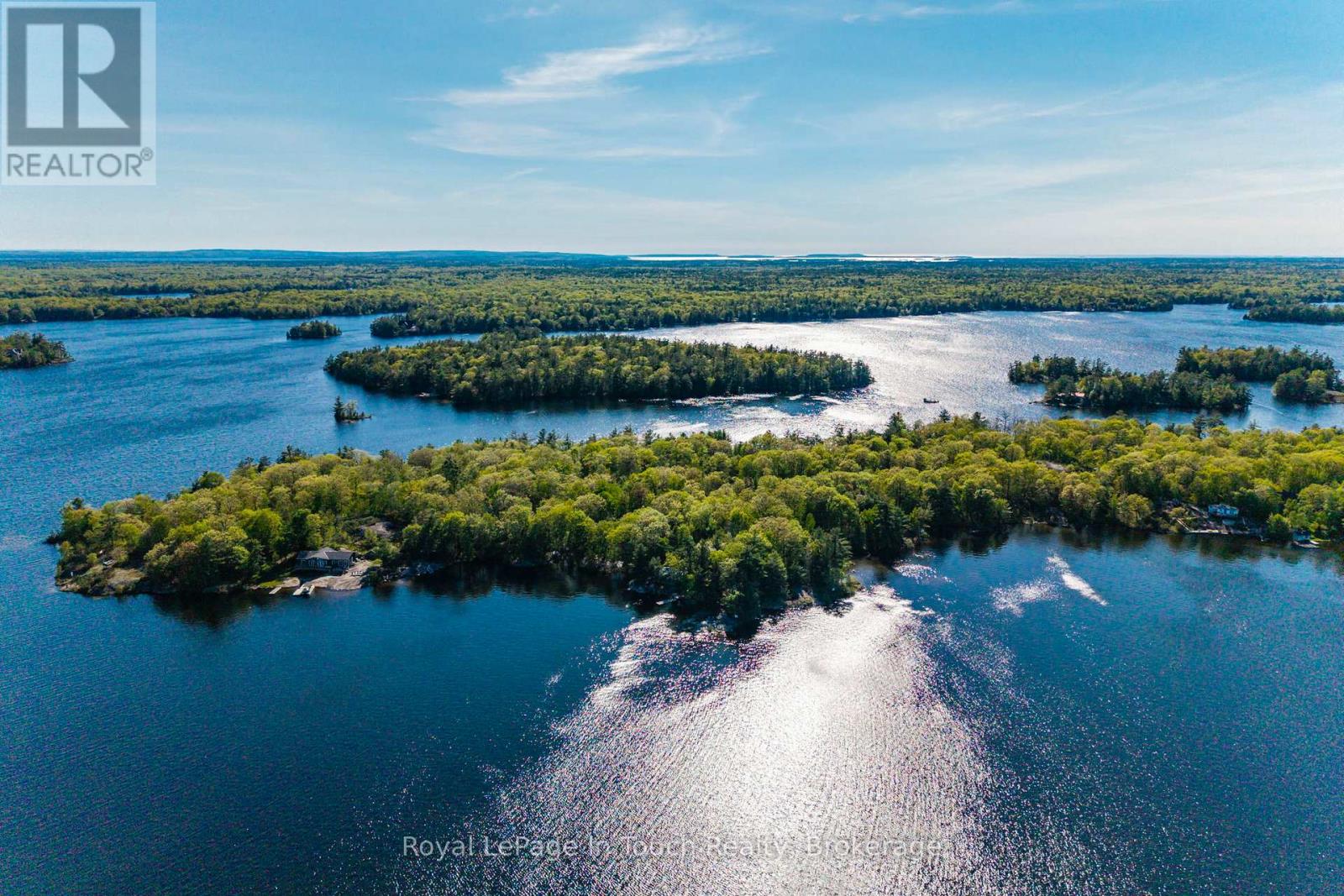 1958 Six Mile Lake Shore Island Photo de la propriété 1