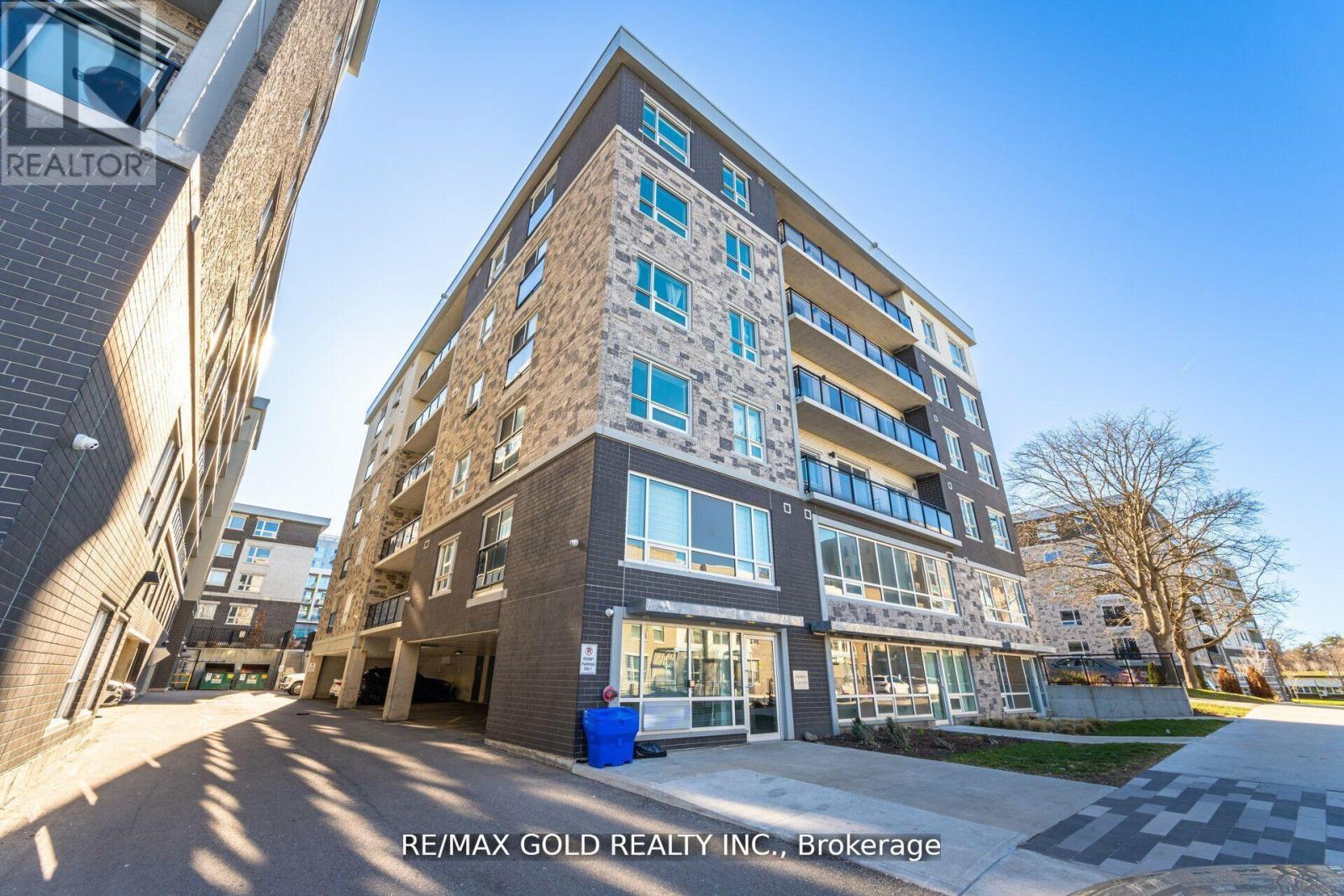 H101 - 275 LARCH STREET