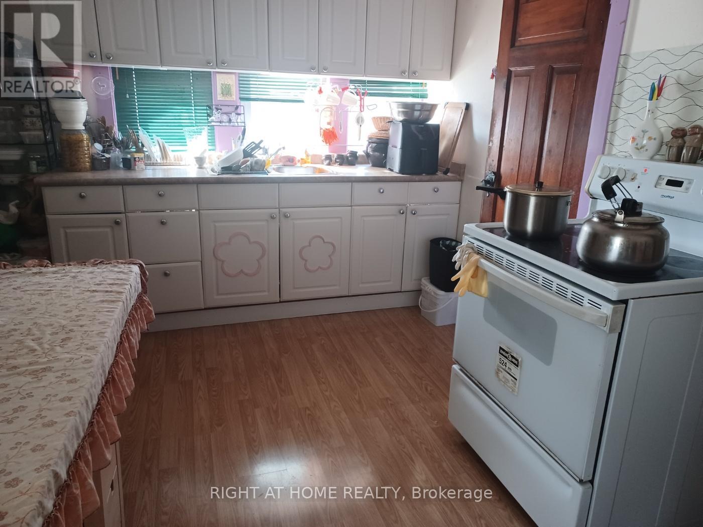 52 Sykes Street S Property Photo 10