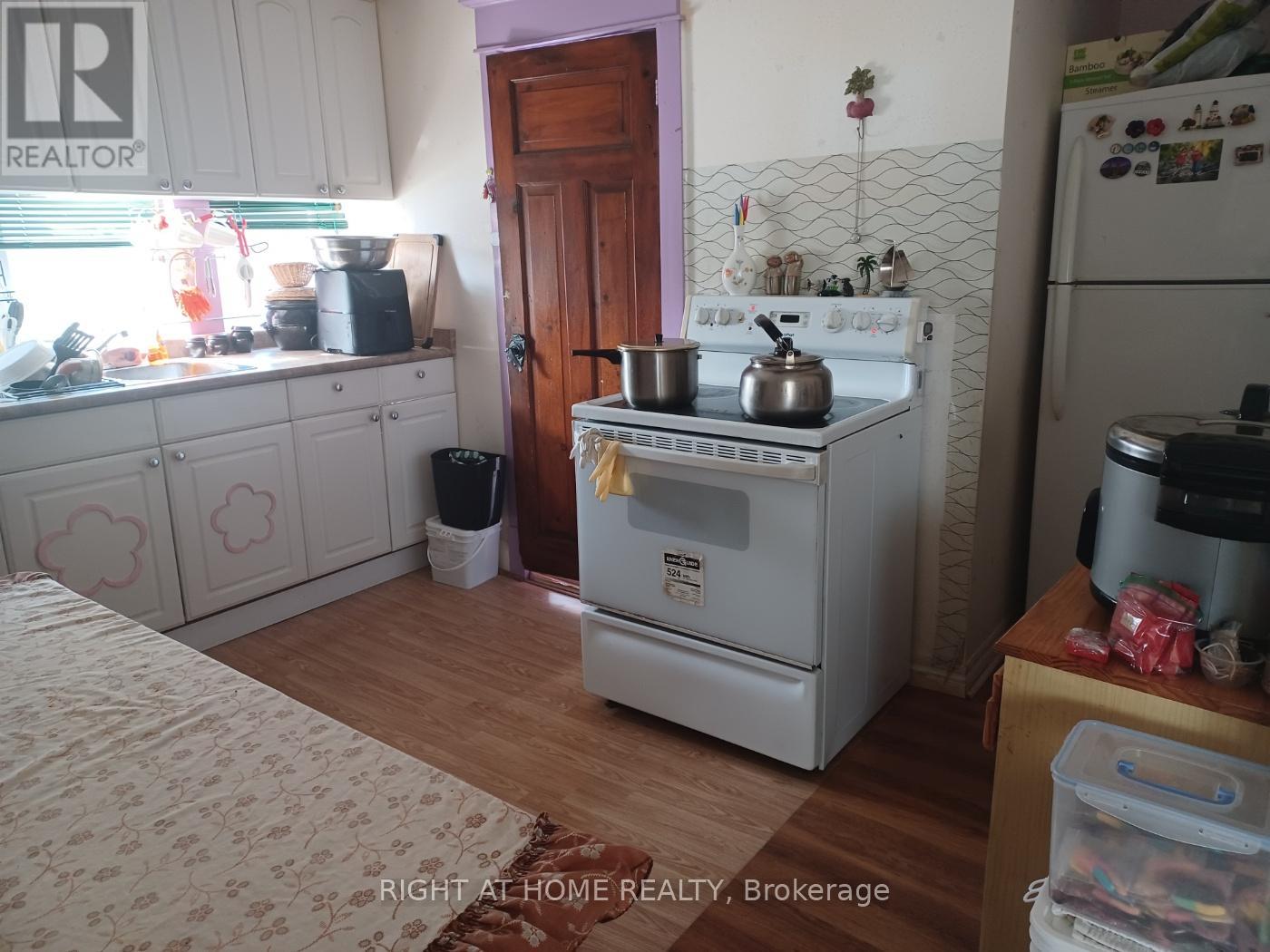 52 Sykes Street S Property Photo 11