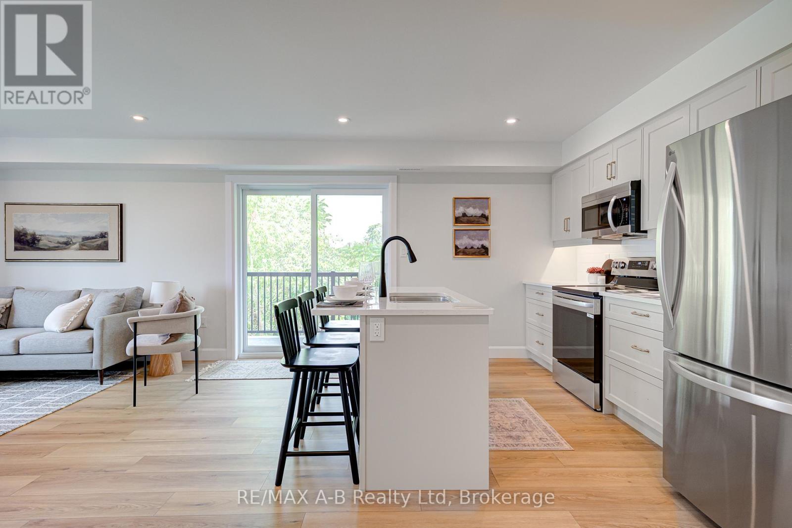30 - 428 Queen Street W Property Photo 9