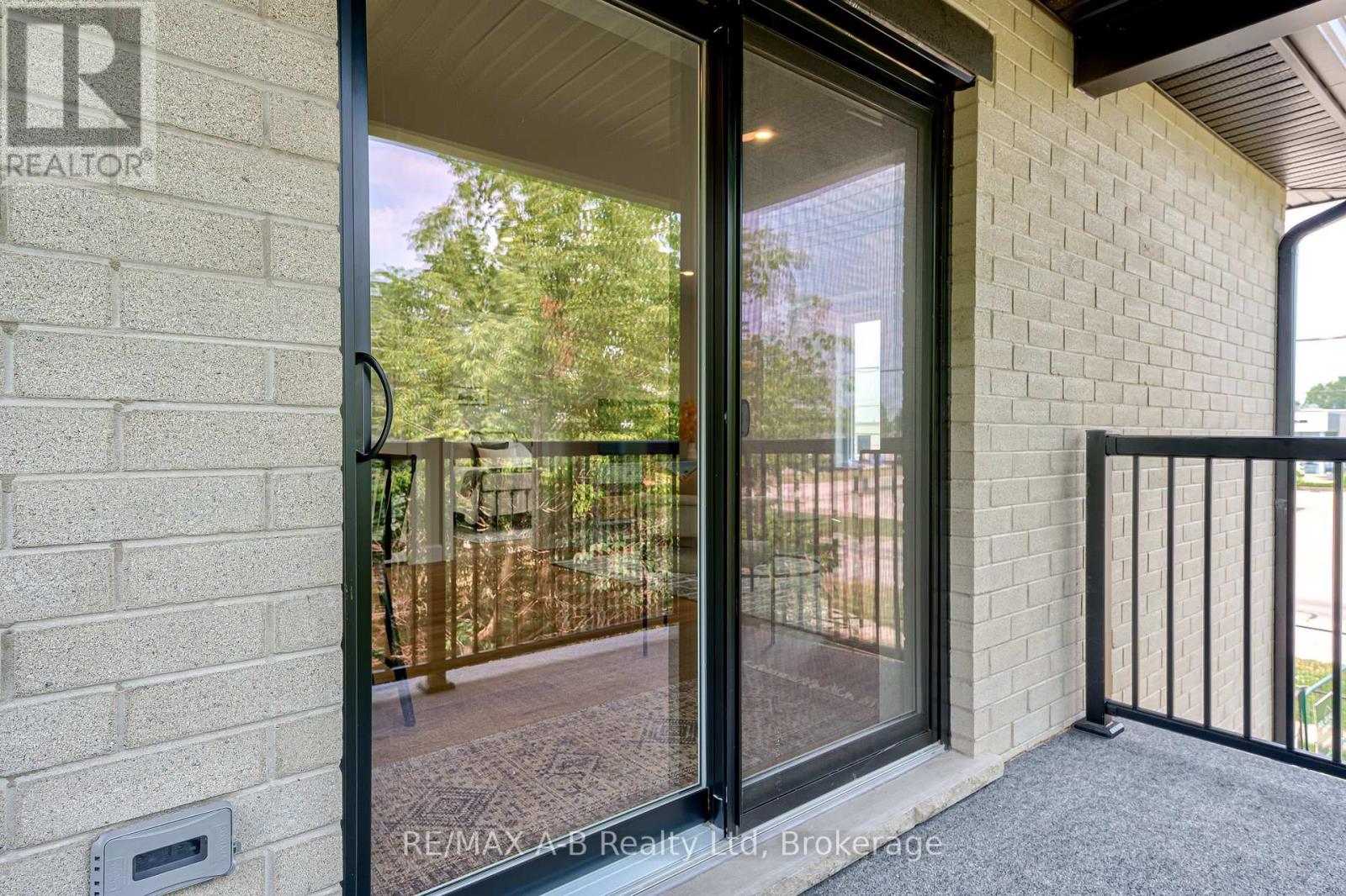 30 - 428 Queen Street W Property Photo 18