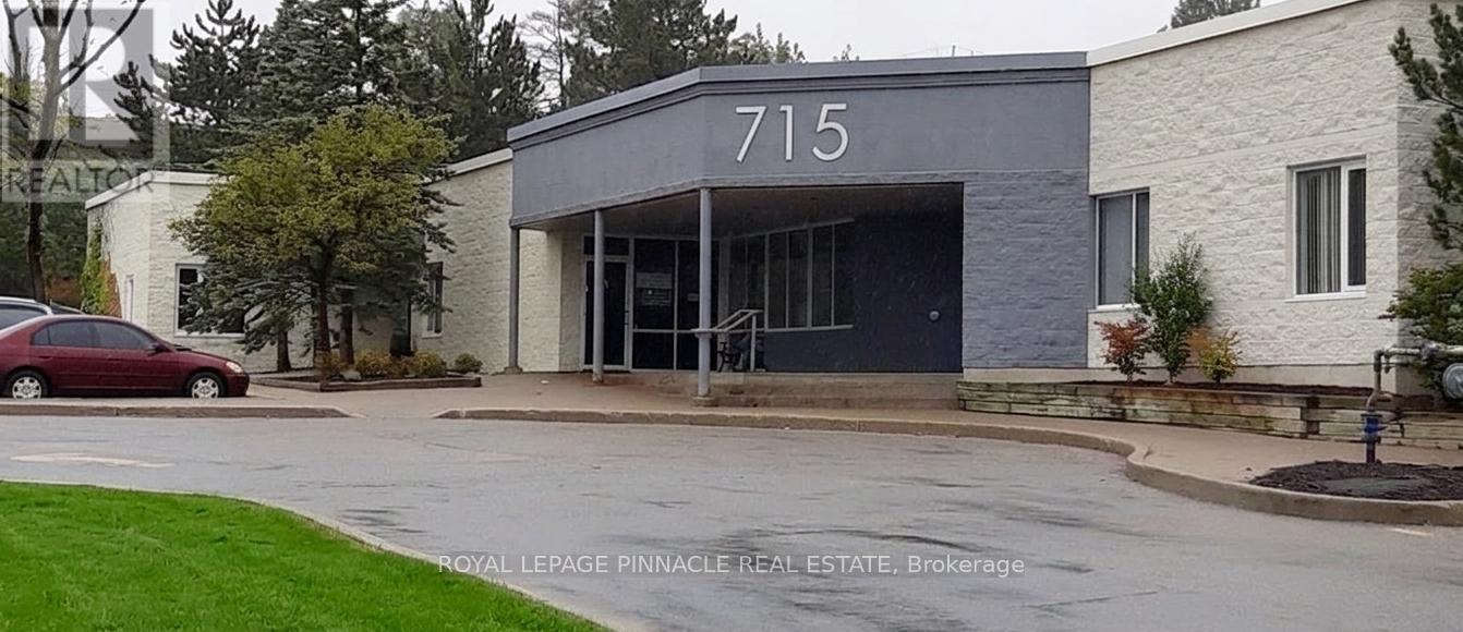 8-d - 715 Coronation Boulevard Photo de la propriété 1