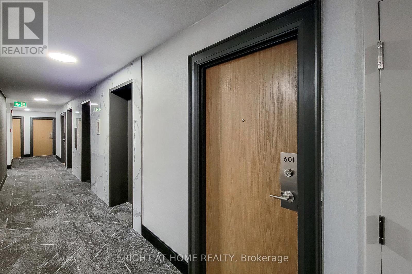 601 - 150 Charlton Avenue E Property Photo 20