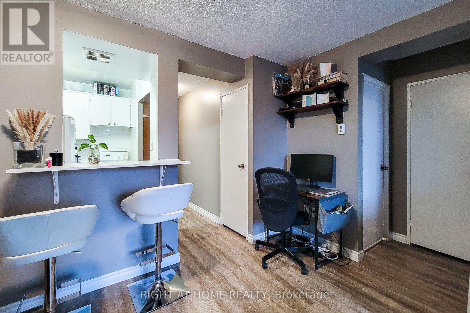 601 - 150 Charlton Avenue E Property Photo 24