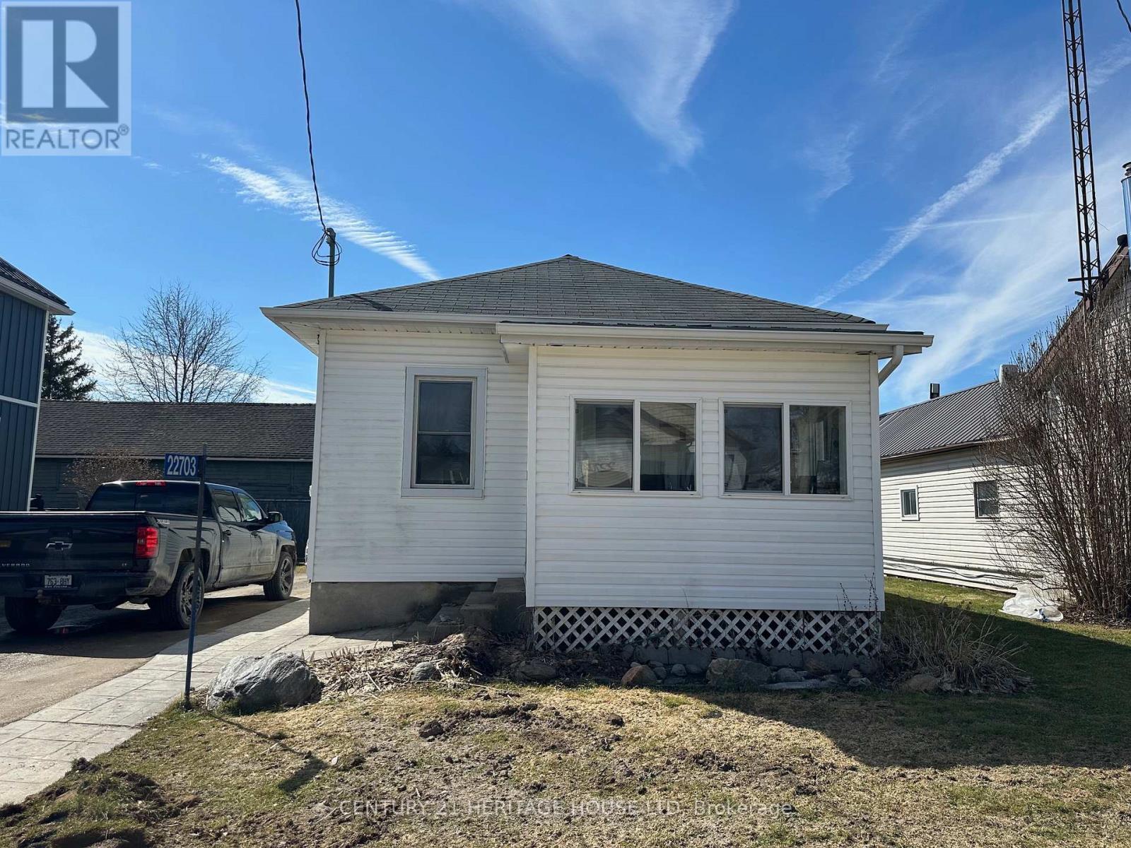 22703 Thames Road Property Photo 1