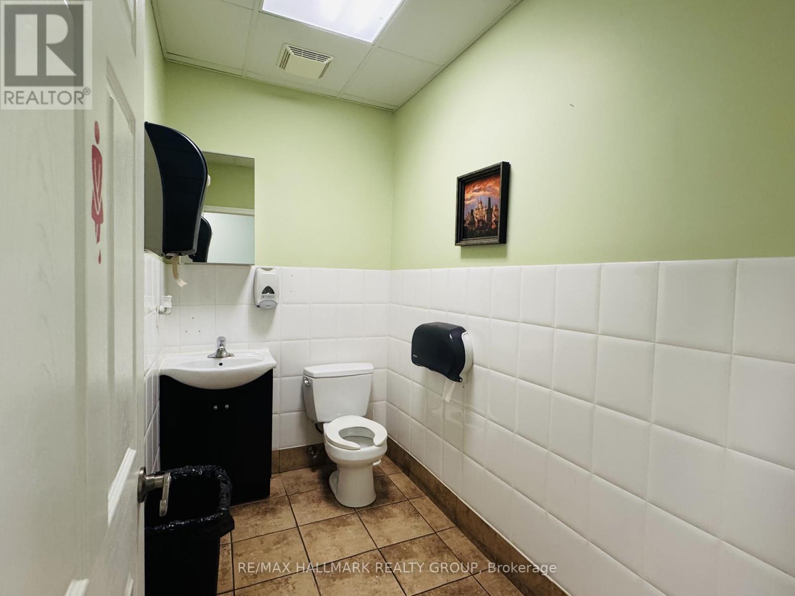 33 Queen St Street Property Photo 11